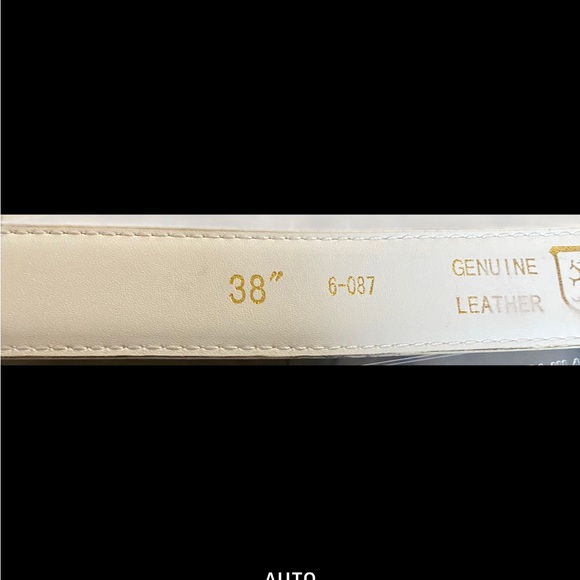 Elegant white leather belt by Stacy Adams Features a sleek silver buckle size 38 - Picture 9 of 9